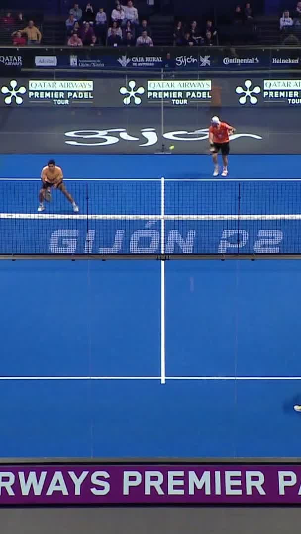 Outstanding volley from Sanz wins the break point