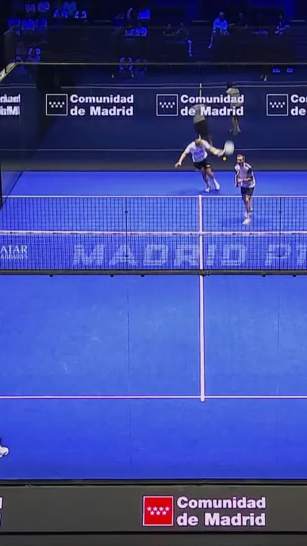Magnificient backhand by Coello to break the opponent's serve